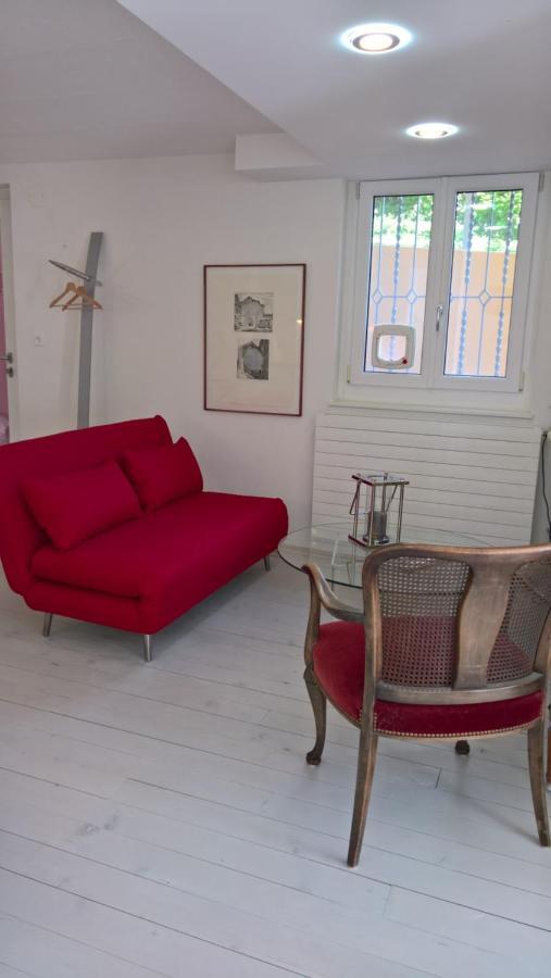 Bed and Breakfast Swiss Borzoi House Vully-les-Lacs Экстерьер фото