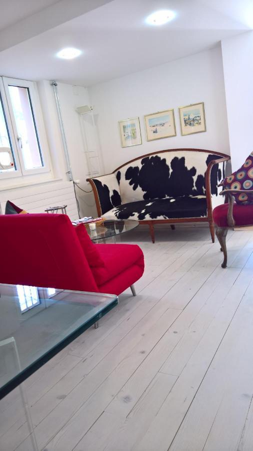 Bed and Breakfast Swiss Borzoi House Vully-les-Lacs Экстерьер фото