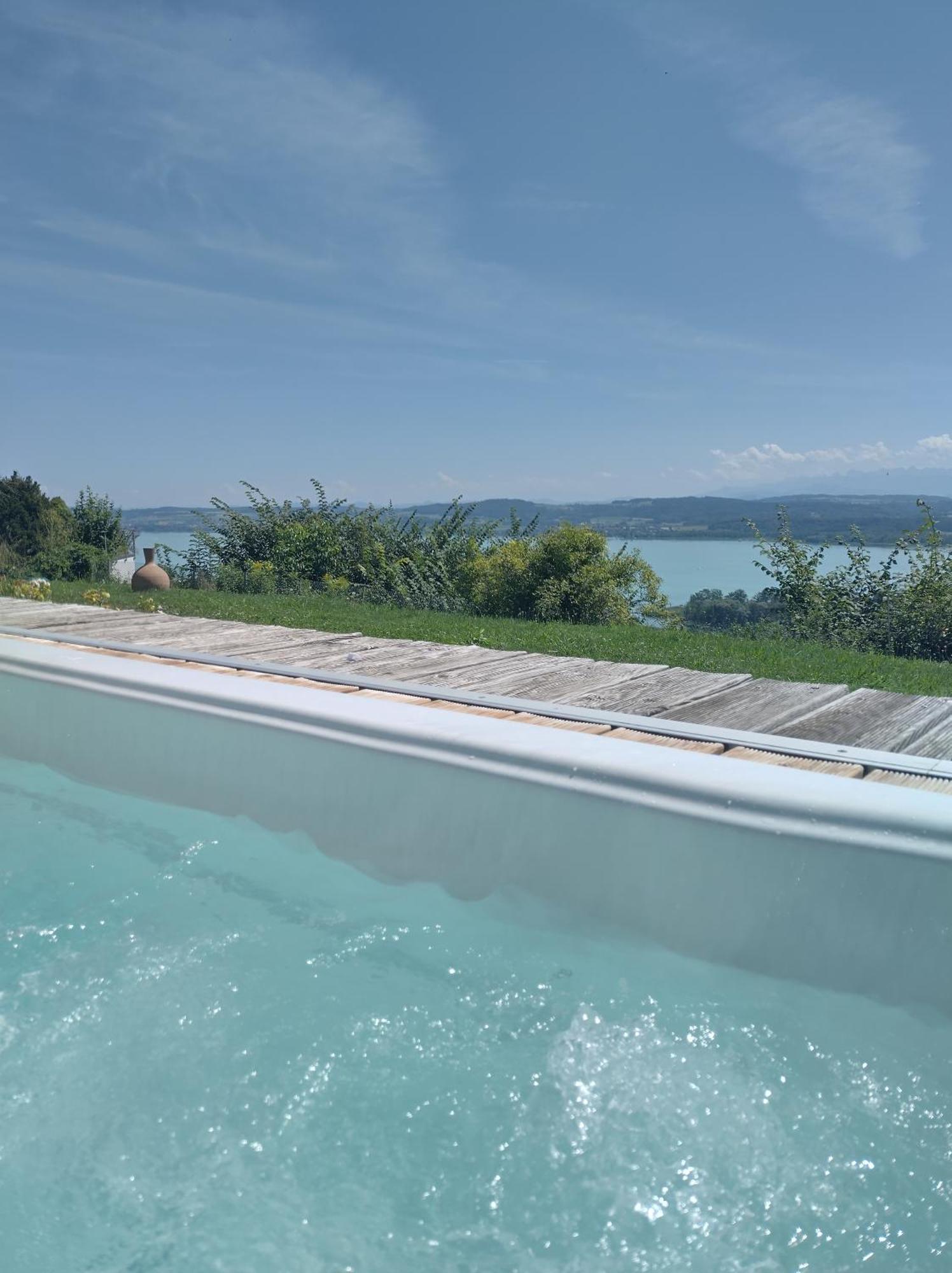 Bed and Breakfast Swiss Borzoi House Vully-les-Lacs Экстерьер фото