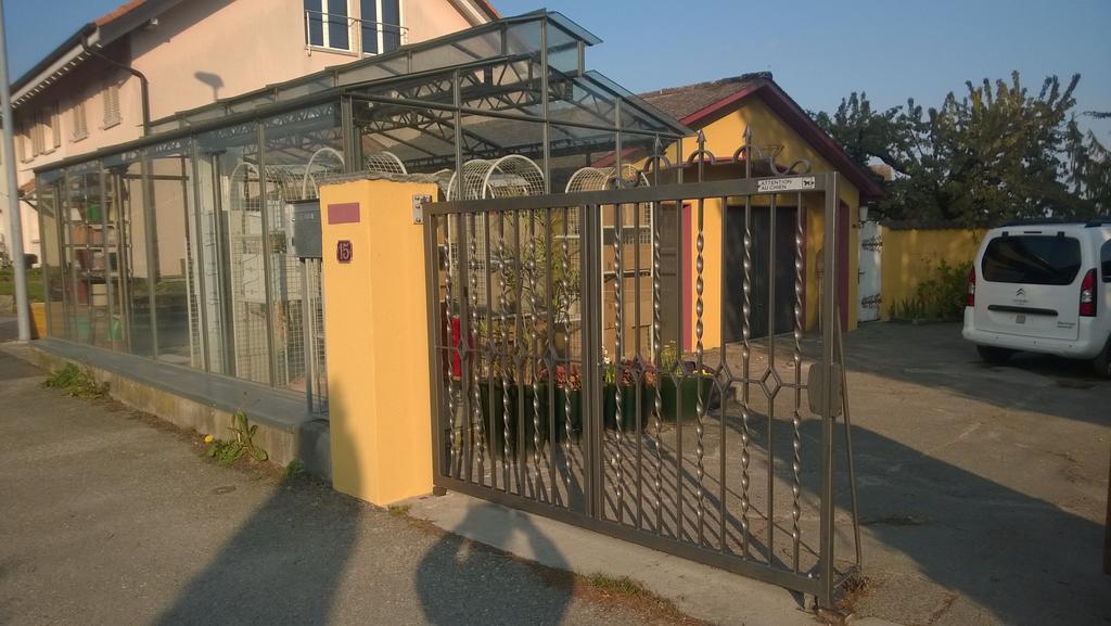 Bed and Breakfast Swiss Borzoi House Vully-les-Lacs Экстерьер фото